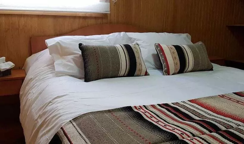 Hostal Lago Cóndor