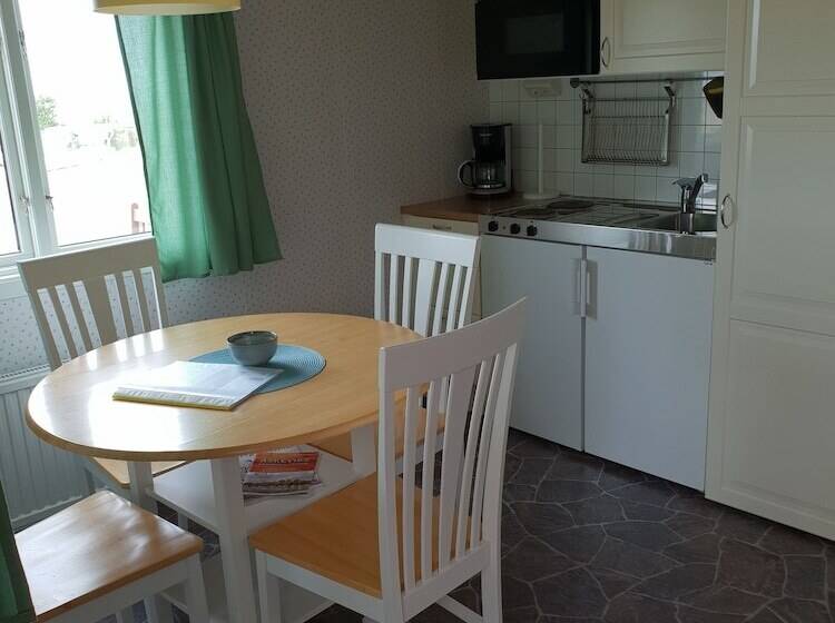 בית מלון כפרי Askeviks Camping & Stugor