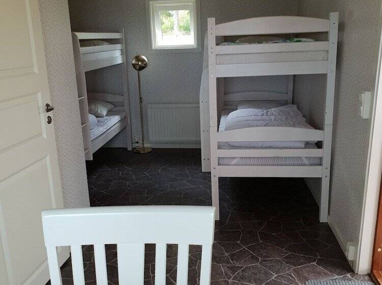 בית מלון כפרי Askeviks Camping & Stugor