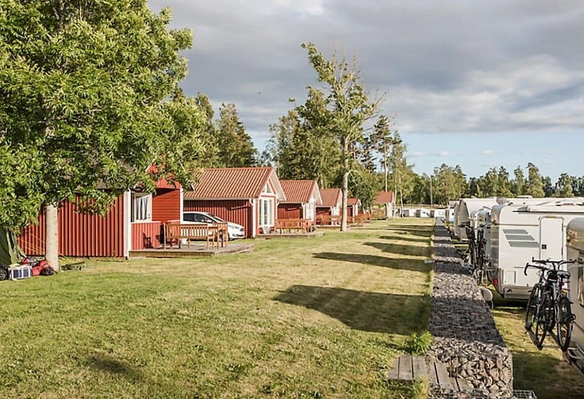 בית מלון כפרי Askeviks Camping & Stugor