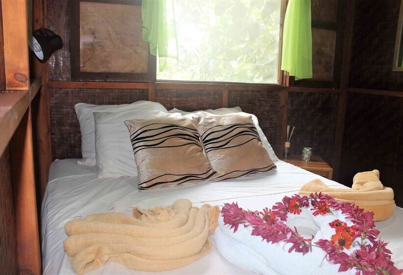 호텔 Bahia Rica Fishing & Kayak Lodge