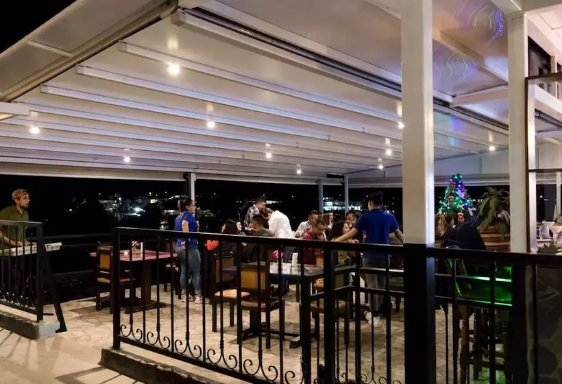 ホテル Hostal La Masia