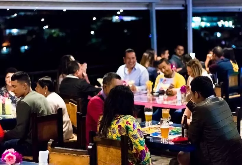 ホテル Hostal La Masia