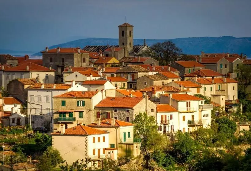 Hotelli Pansion Tramontana