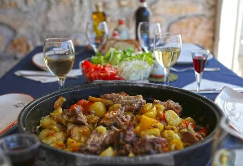 Hotelli Pansion Tramontana