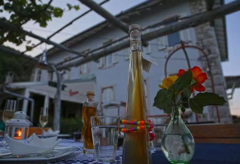 Hotelli Pansion Tramontana