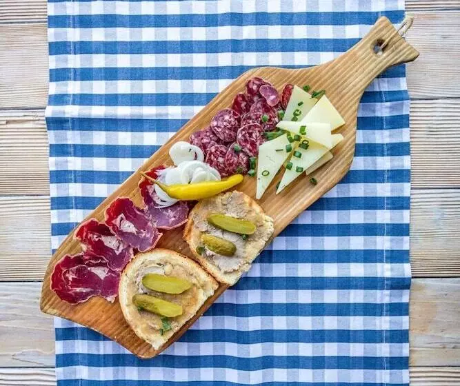 Hotelli Pansion Tramontana