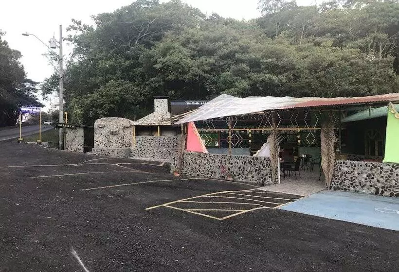 La Embrujada Hostel Y Restaurante