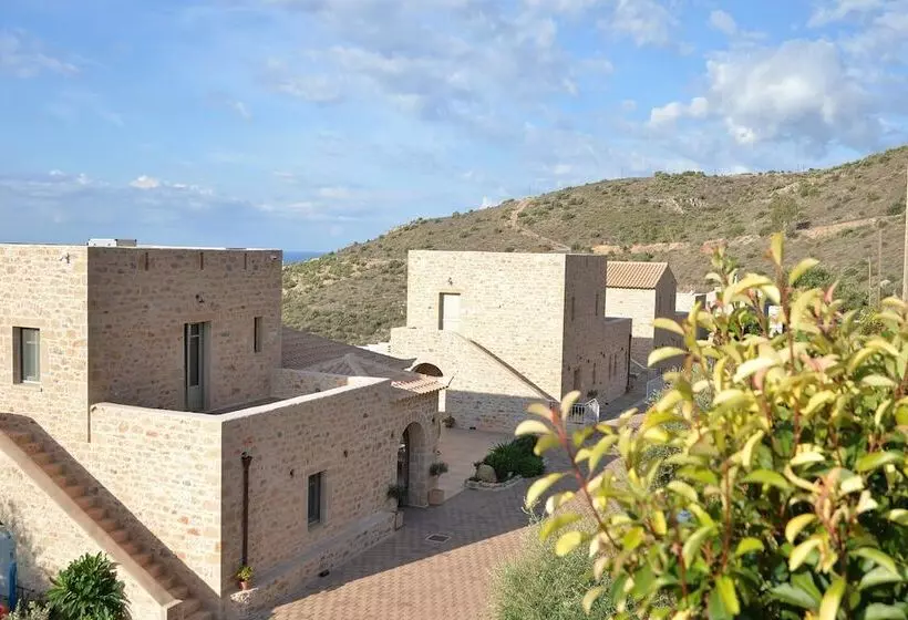 Majatalo Akrolithi Boutique