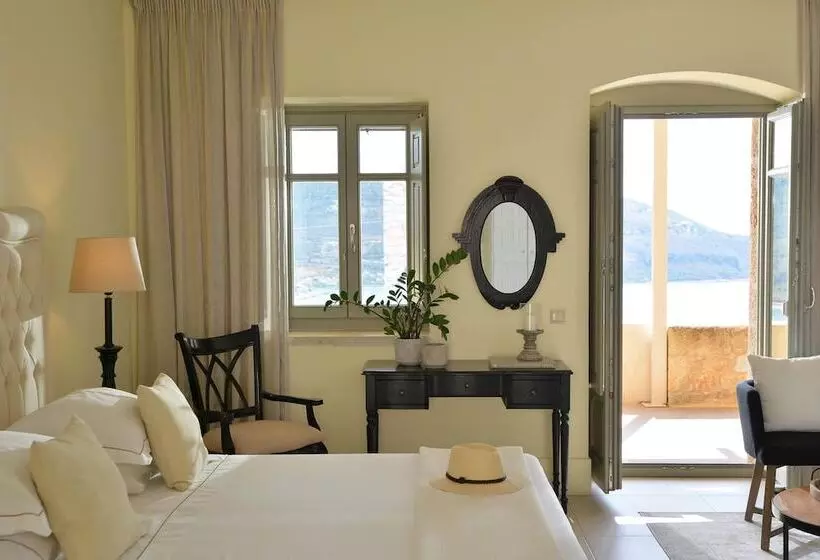 Majatalo Akrolithi Boutique