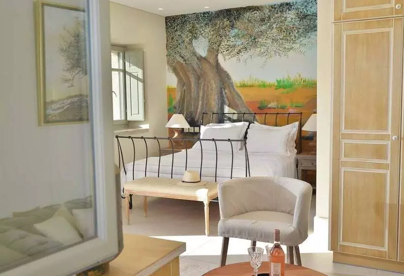 Majatalo Akrolithi Boutique