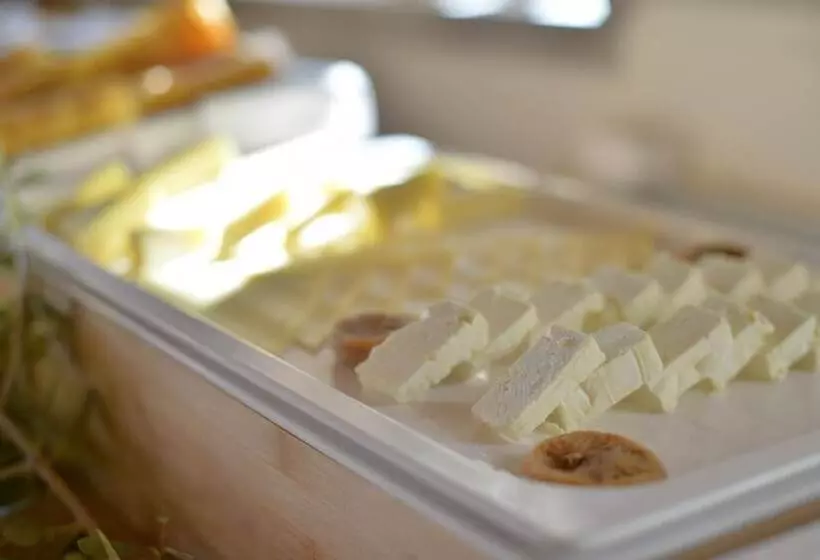 Majatalo Akrolithi Boutique