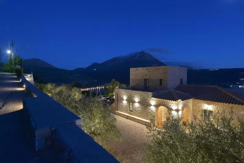 Majatalo Akrolithi Boutique