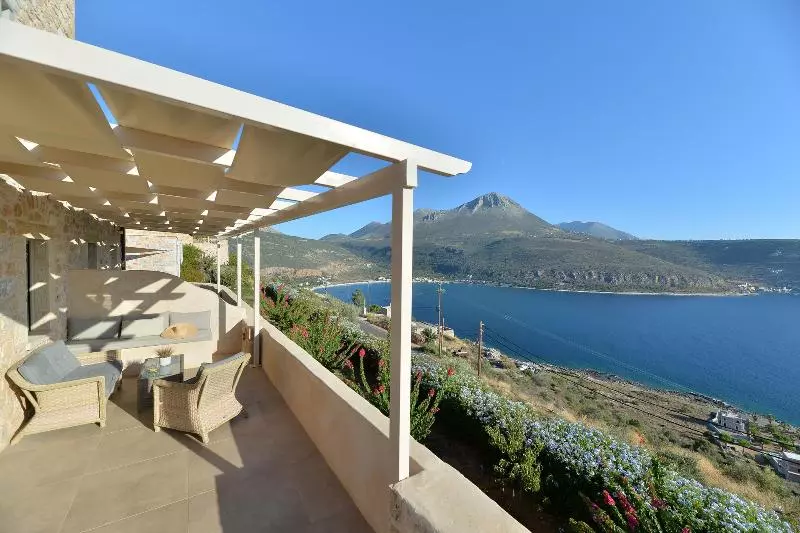 Majatalo Akrolithi Boutique