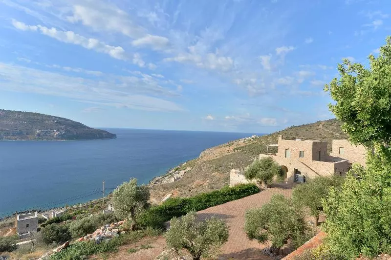 Majatalo Akrolithi Boutique