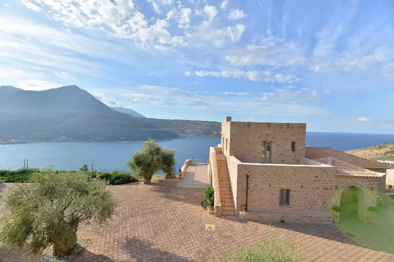 Majatalo Akrolithi Boutique