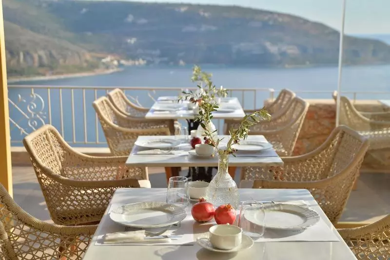 Majatalo Akrolithi Boutique