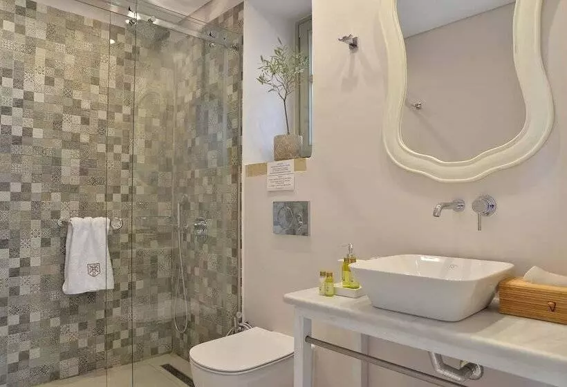 Majatalo Akrolithi Boutique