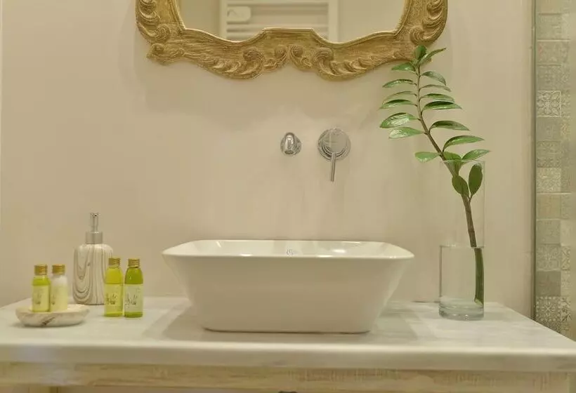 Majatalo Akrolithi Boutique