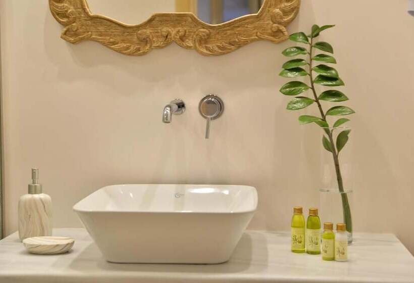 膳宿费 Akrolithi Boutique