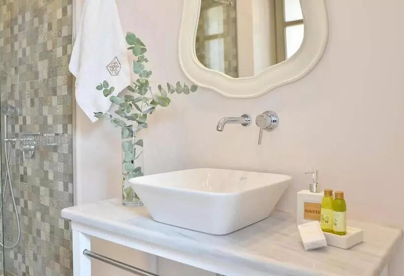 Majatalo Akrolithi Boutique