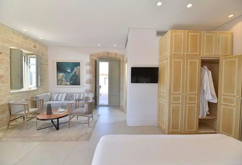 Majatalo Akrolithi Boutique