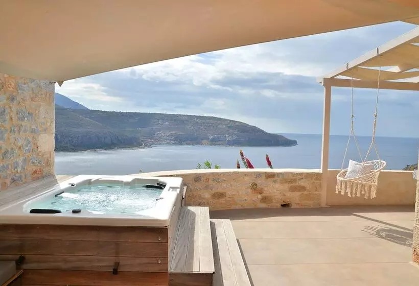 Majatalo Akrolithi Boutique