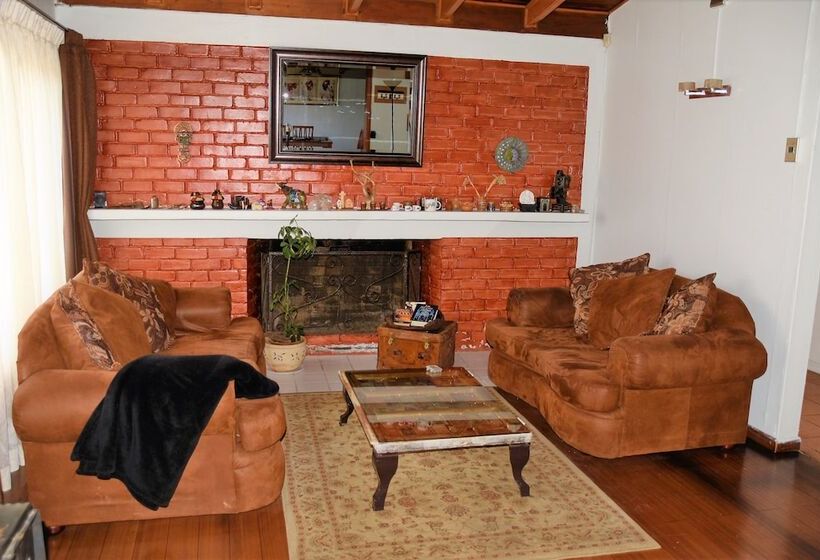 פנסיון Emily Eva