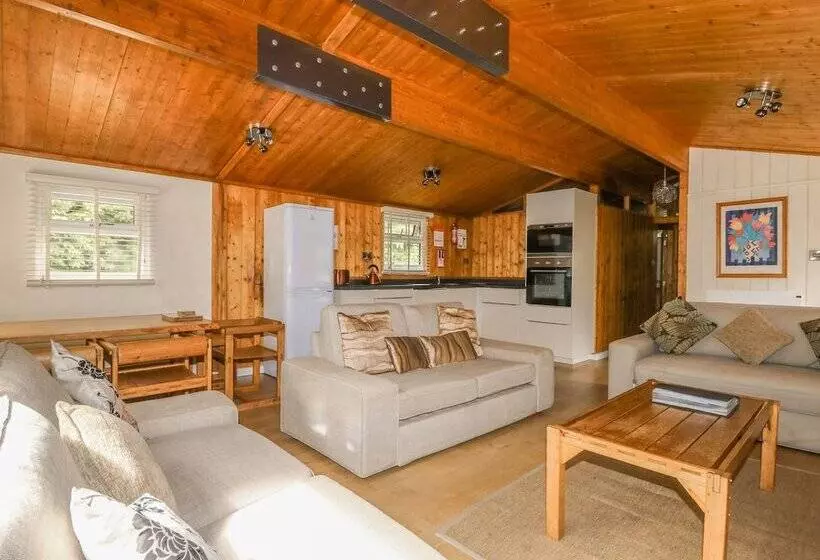 Ash Lodge