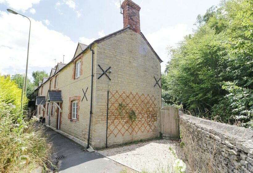 Blenheim Edge, The Causeway