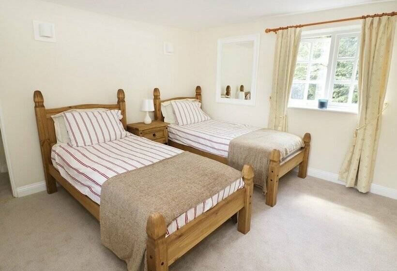 Blenheim Edge, The Causeway