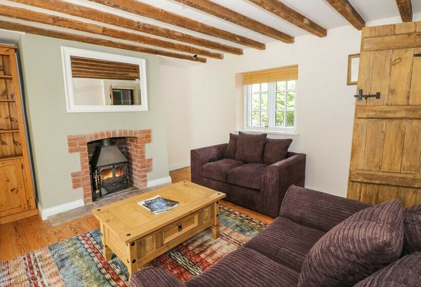 Blenheim Edge, The Causeway