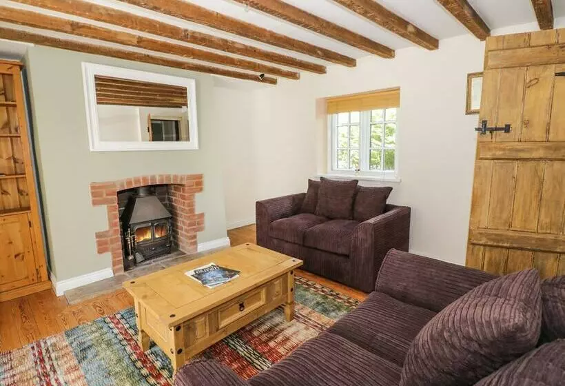 Blenheim Edge, The Causeway