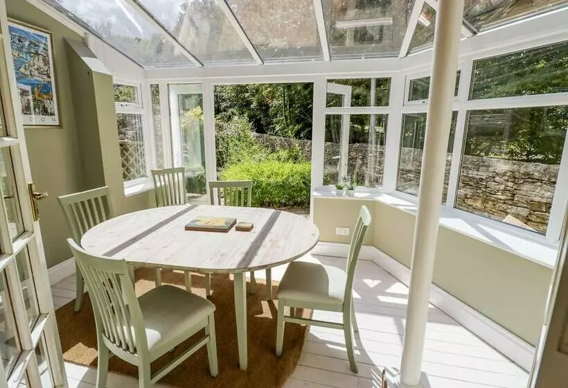 Blenheim Edge, The Causeway