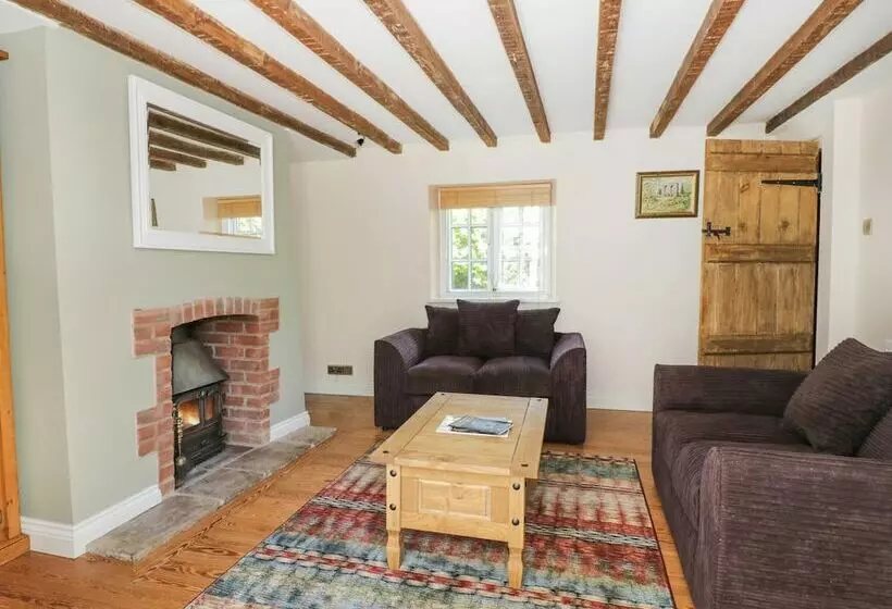 Blenheim Edge, The Causeway