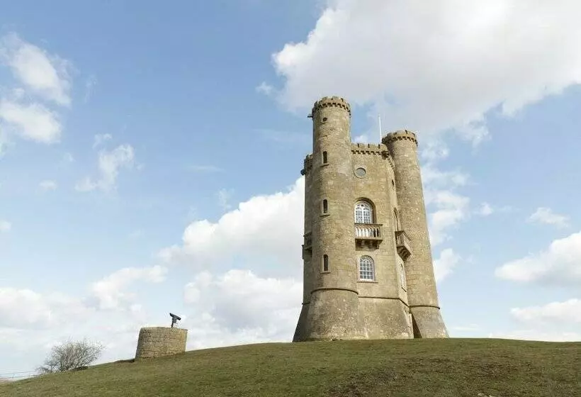 Blenheim Edge, The Causeway