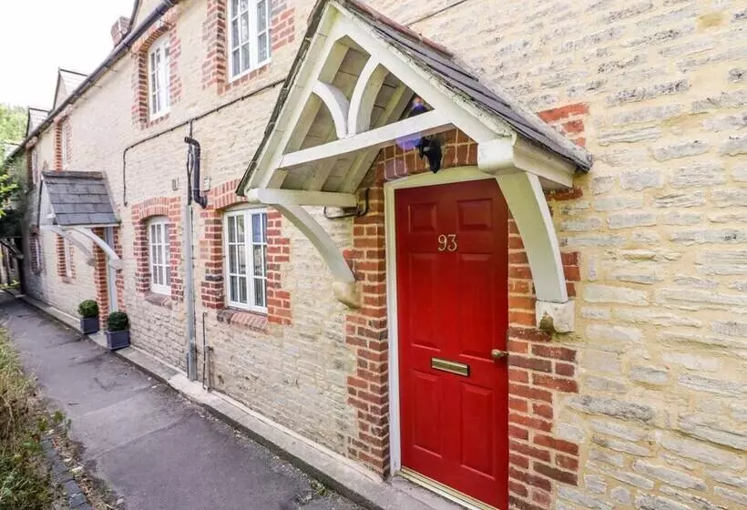 Blenheim Edge, The Causeway