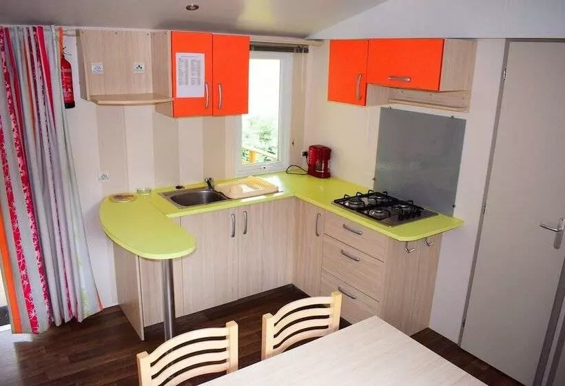 Hotelli Camping Le Val D Herault