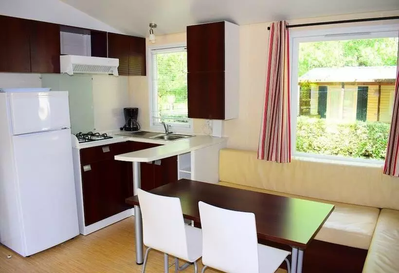 Hotelli Camping Le Val D Herault