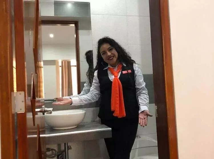 Hotel Chaska Suites