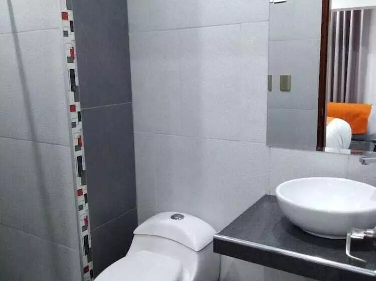 Hotel Chaska Suites