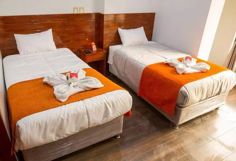 Hotel Chaska Suites