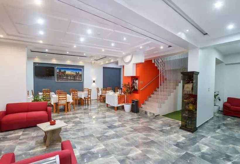 Hotel Chaska Suites