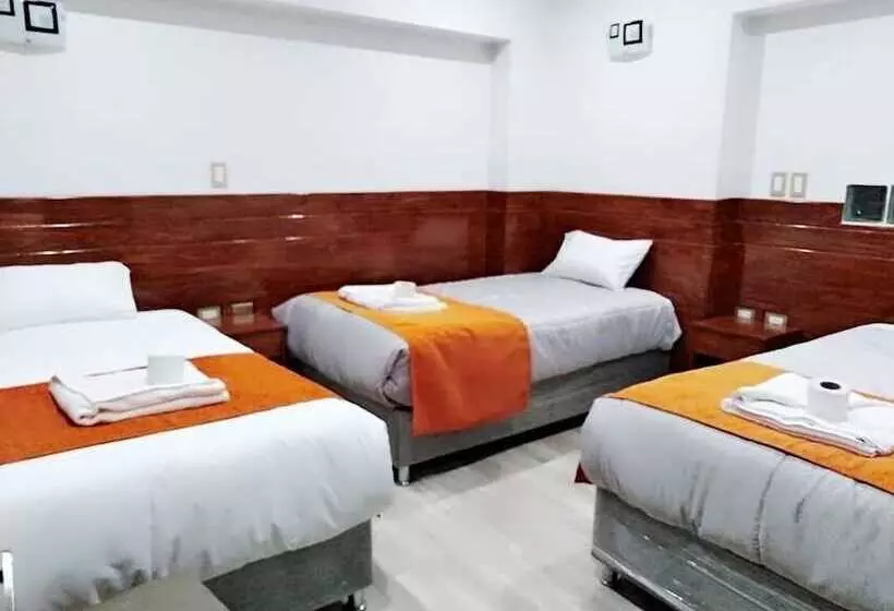 Hotel Chaska Suites