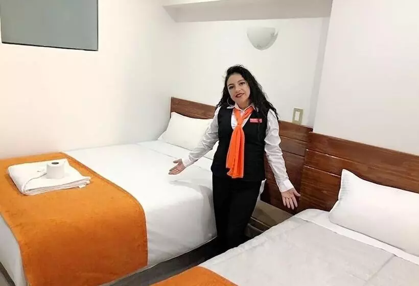 Hotel Chaska Suites