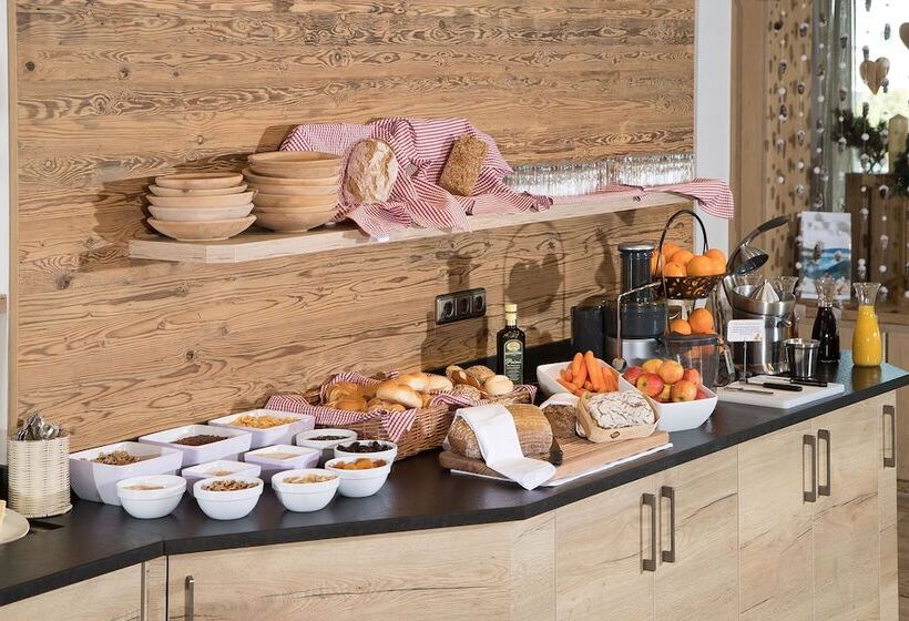 Christina   Ihr Kleinstes 4 Hotel Am Achensee