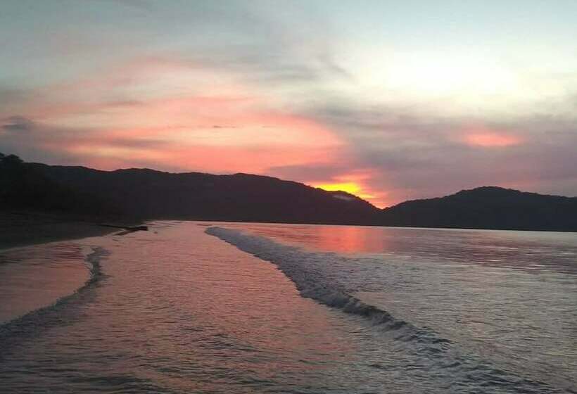 فندق Rio Mar Bahía Solano Choco Colombia