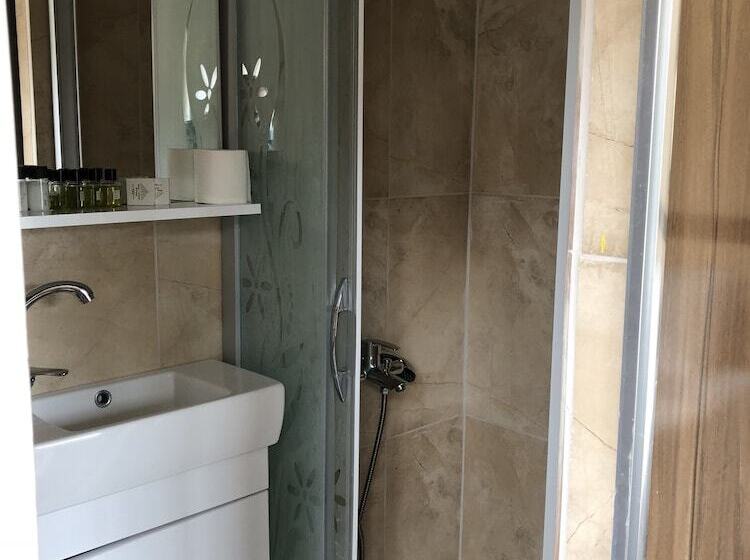 בית מלון כפרי Wisteria Guest House