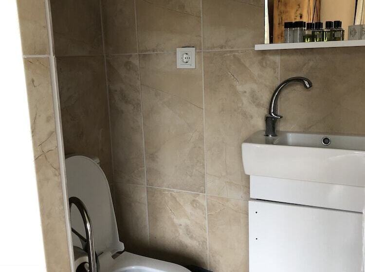 בית מלון כפרי Wisteria Guest House