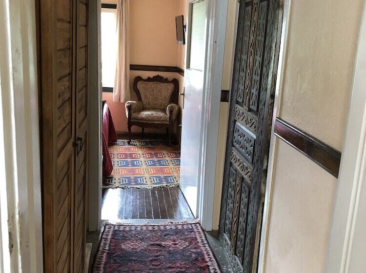 בית מלון כפרי Wisteria Guest House